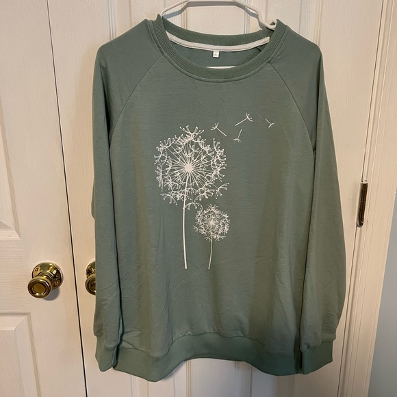 Tops - Green Women's Large Floral Long Sleeve‎ Polyester Sweater